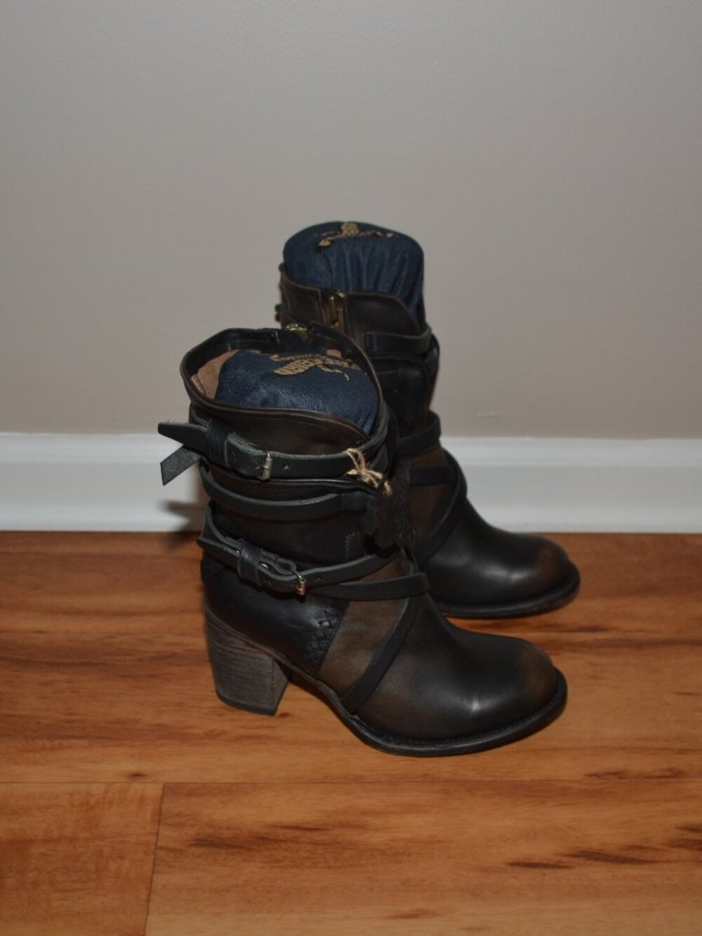 Freebird by Steven Baker NEW Black distressed Strap/Zip Women's Boots Size 7 - Picture 6 of 15